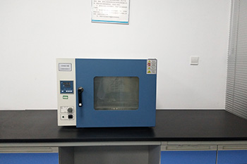 电热恒温鼓风干燥箱